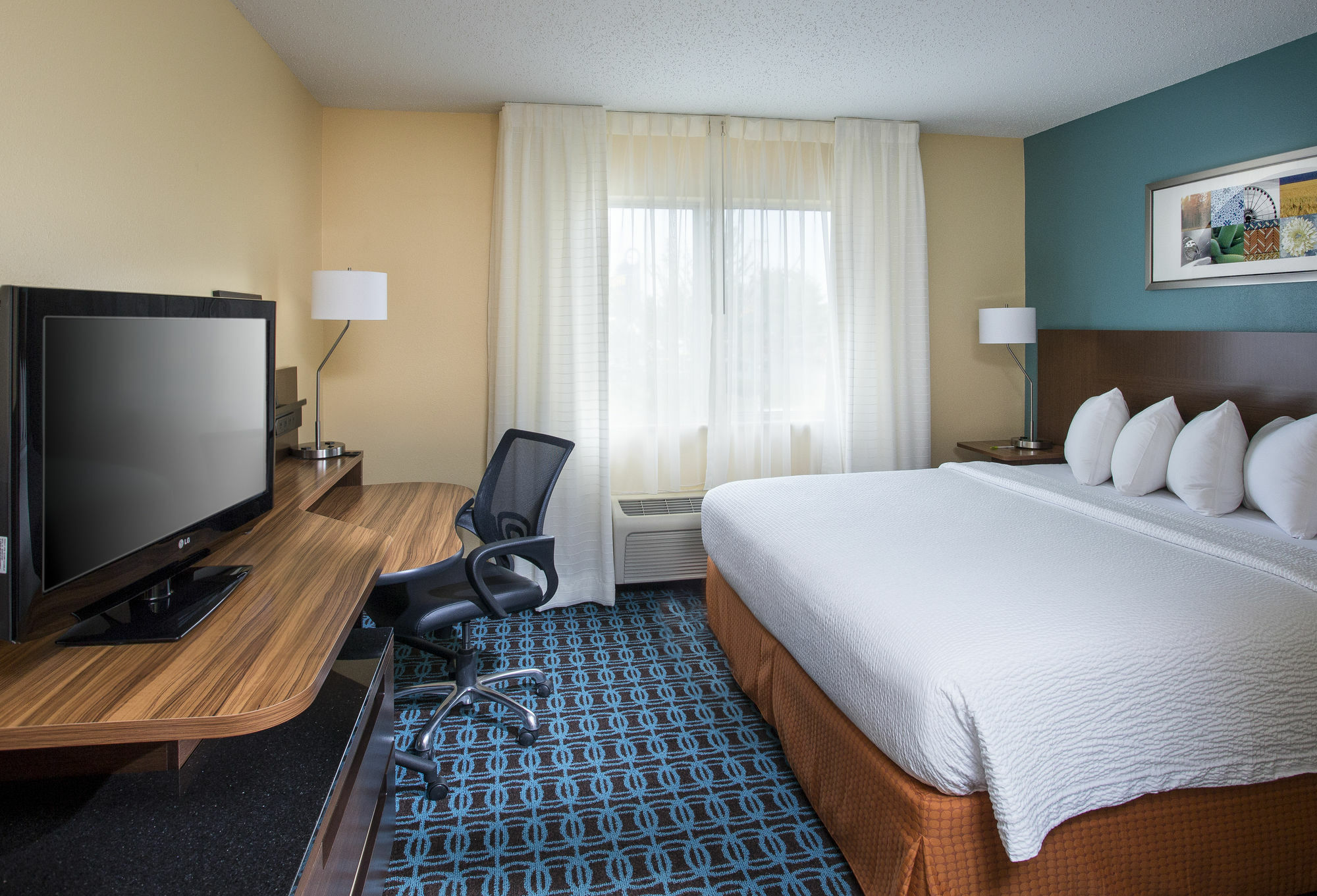 Fairfield & By Marriott Hotel 3*