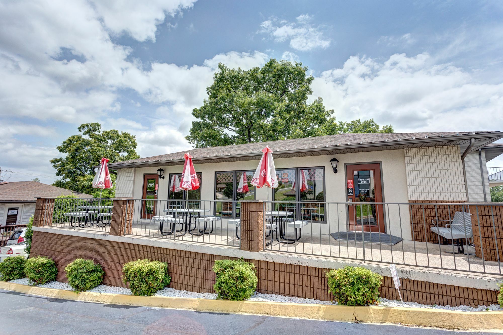 Quality West Inn 3*