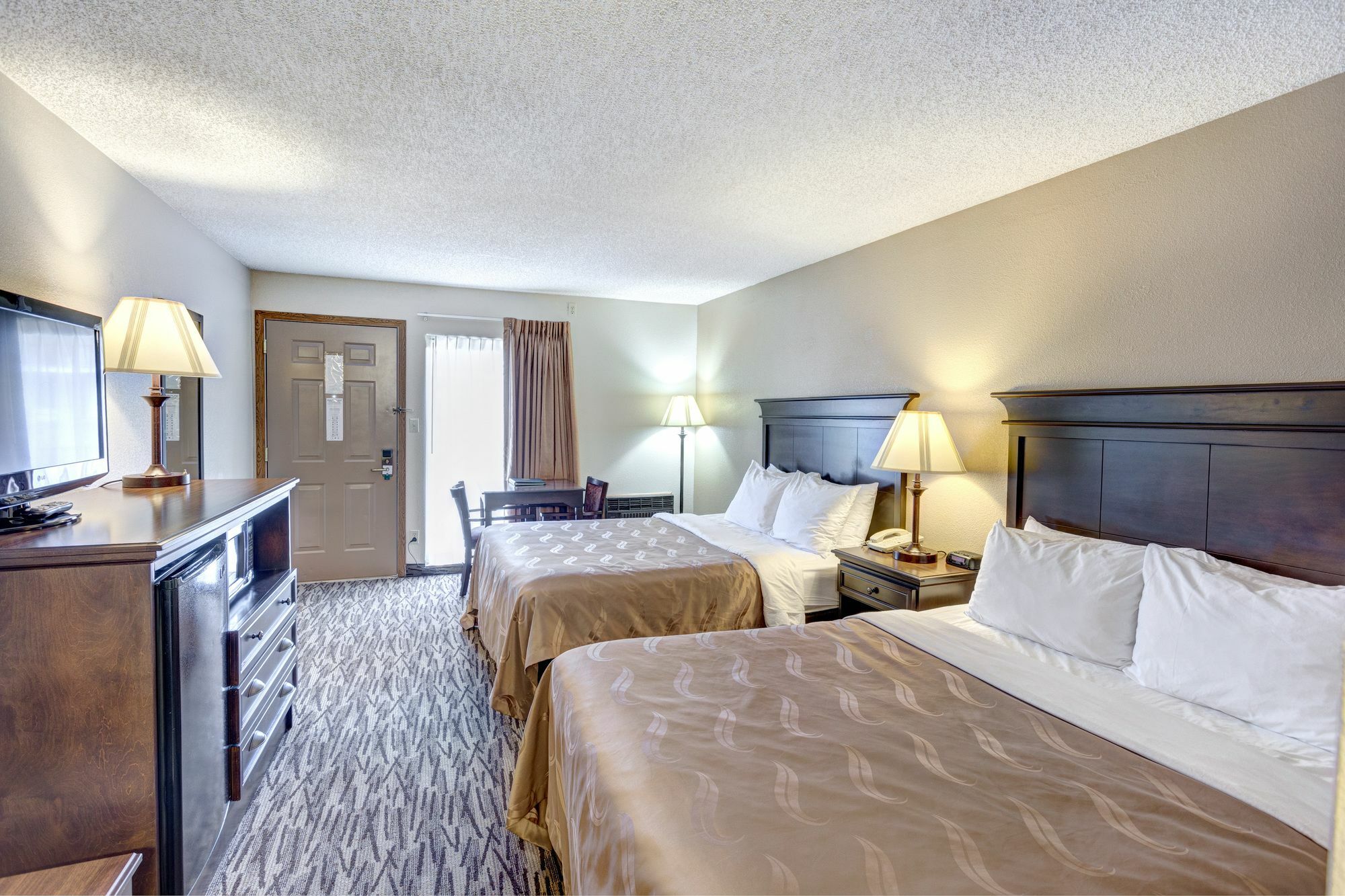 Quality West Inn 3*