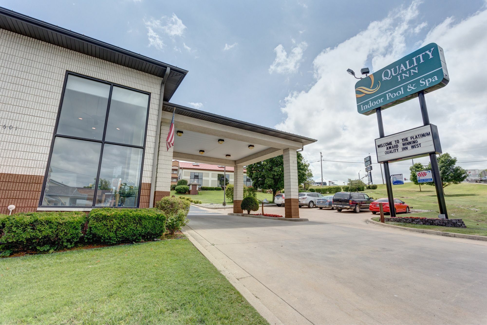 Inn Quality West 3*