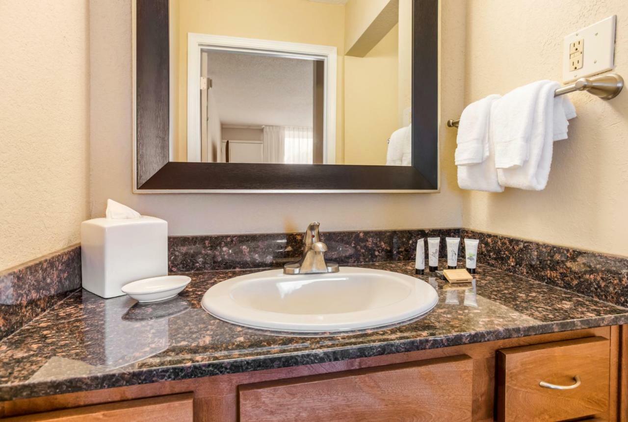 Hotel Red Lion & 3*