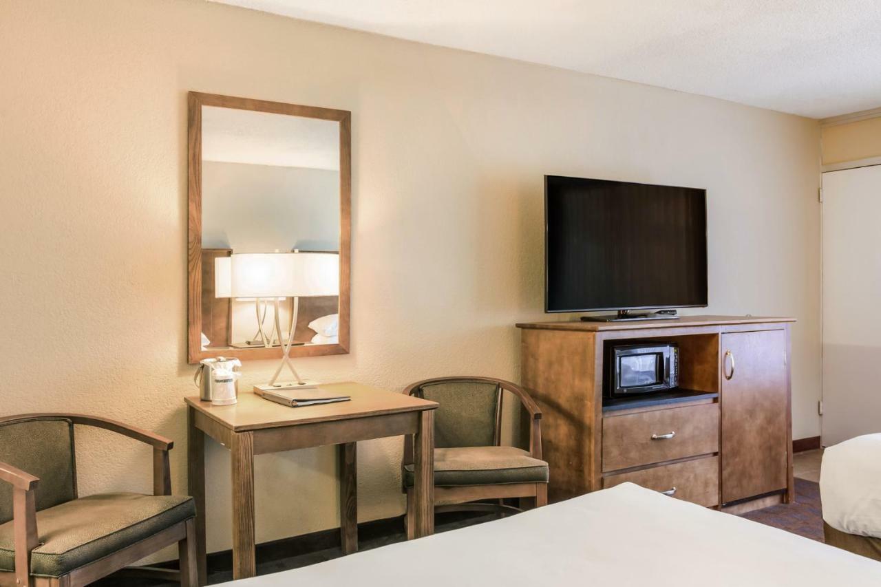 Hotel Red Lion & 3*