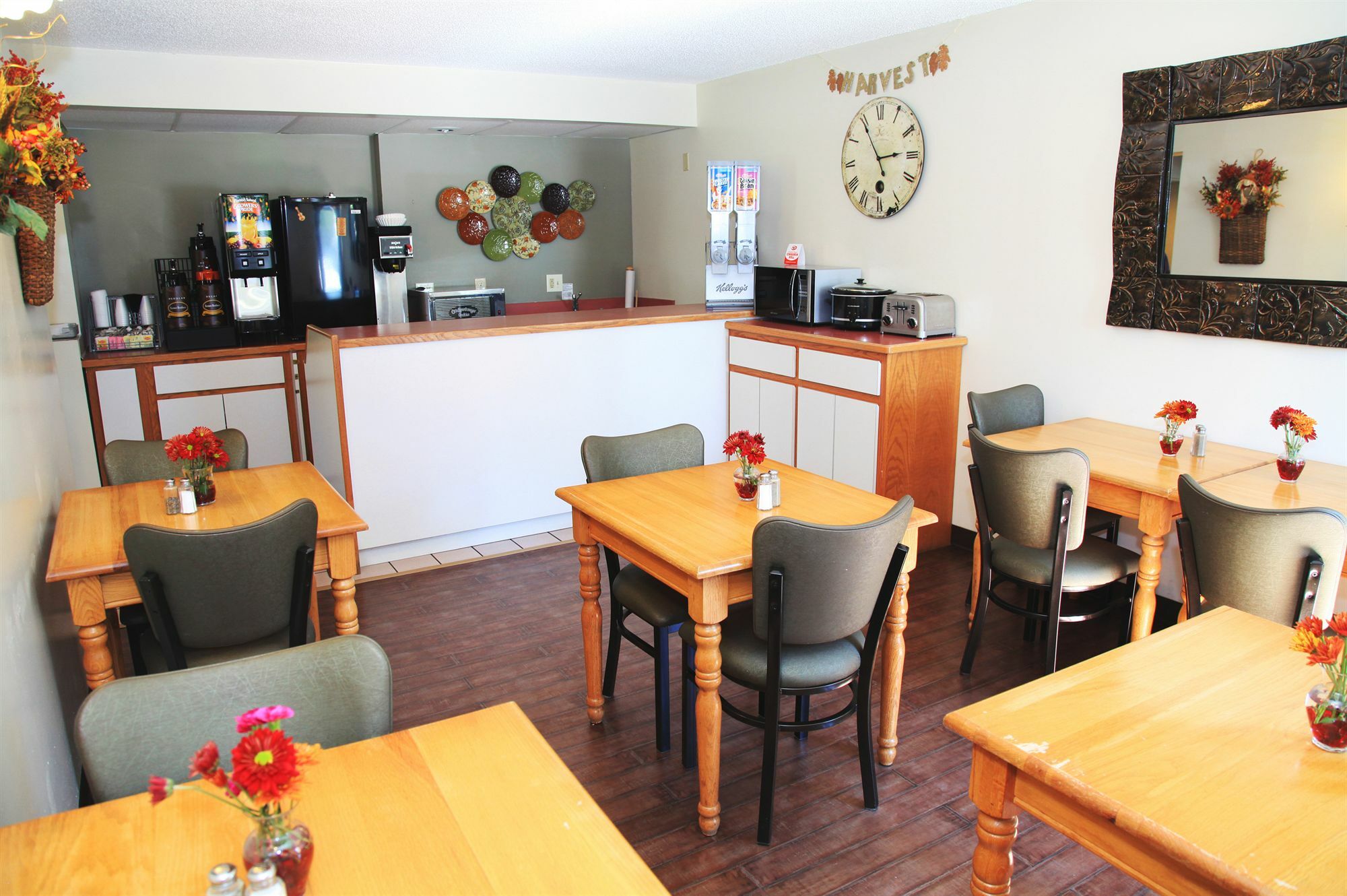 Super 8 By Wyndham By Andy Williams Theatre Hotel