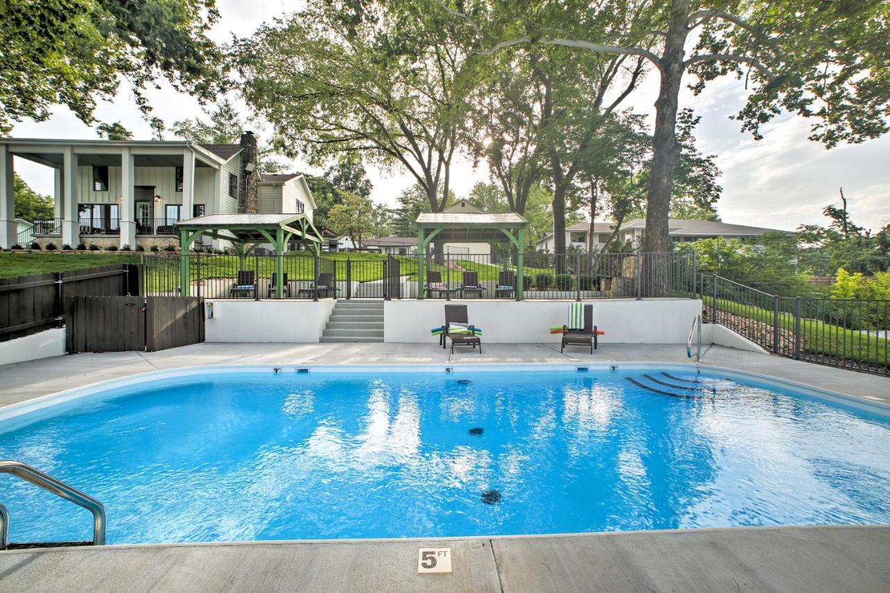 With Pool Access About 2 Mi To The Strip *