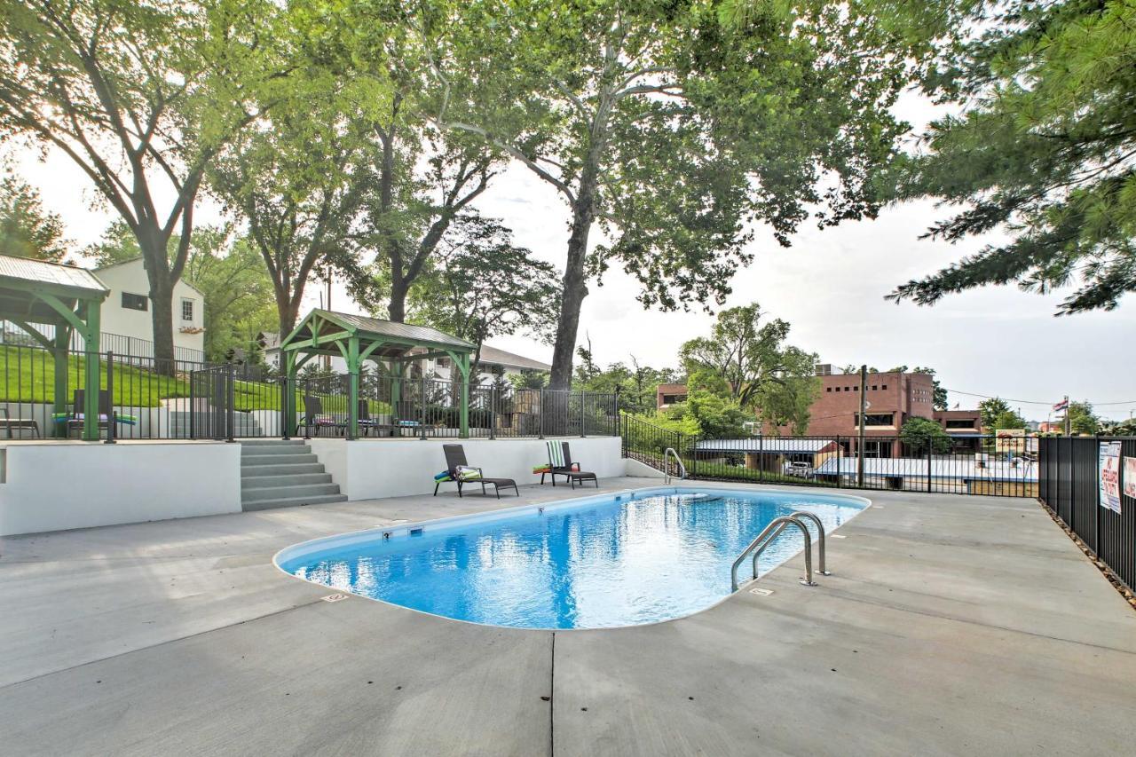 With Pool Access About 2 Mi To The Strip Holiday home *