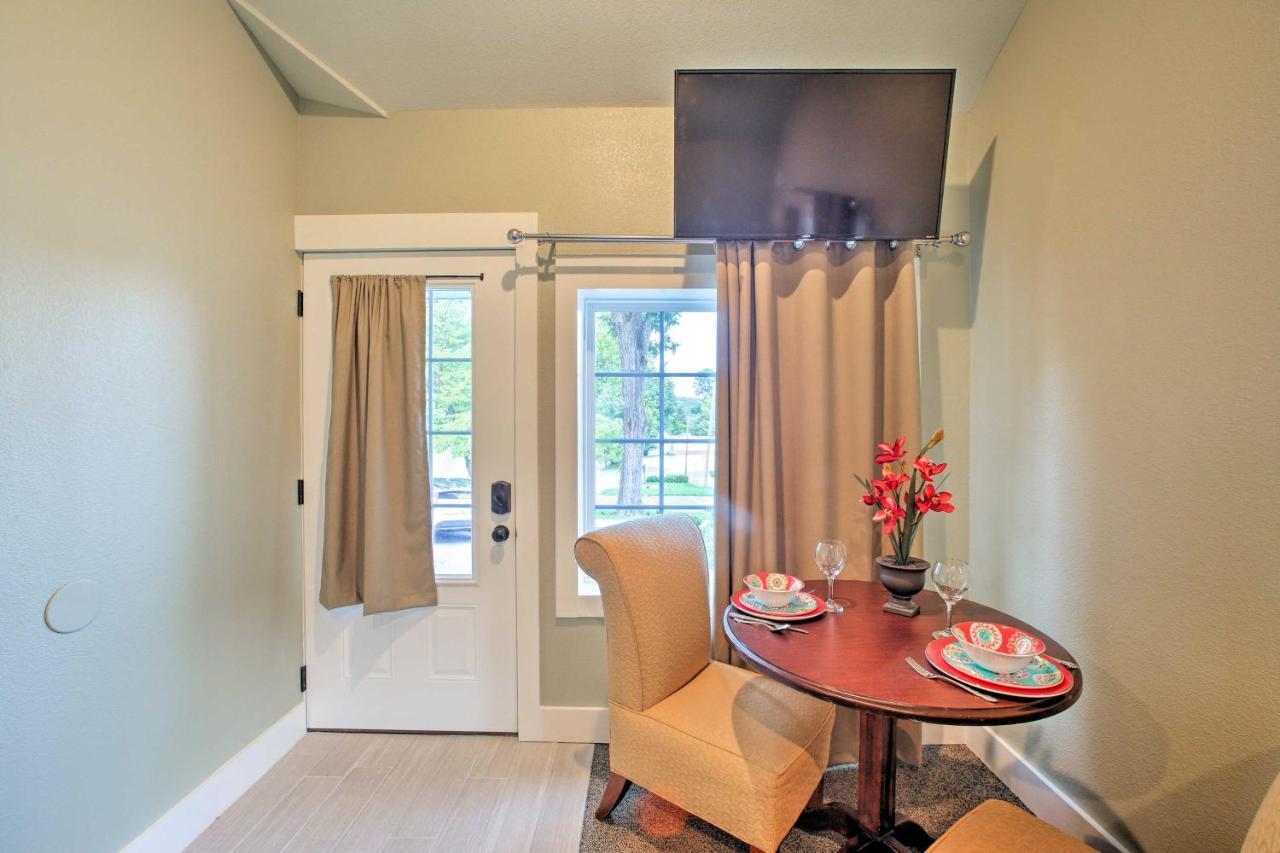 With Pool Access About 2 Mi To The Strip Holiday home *