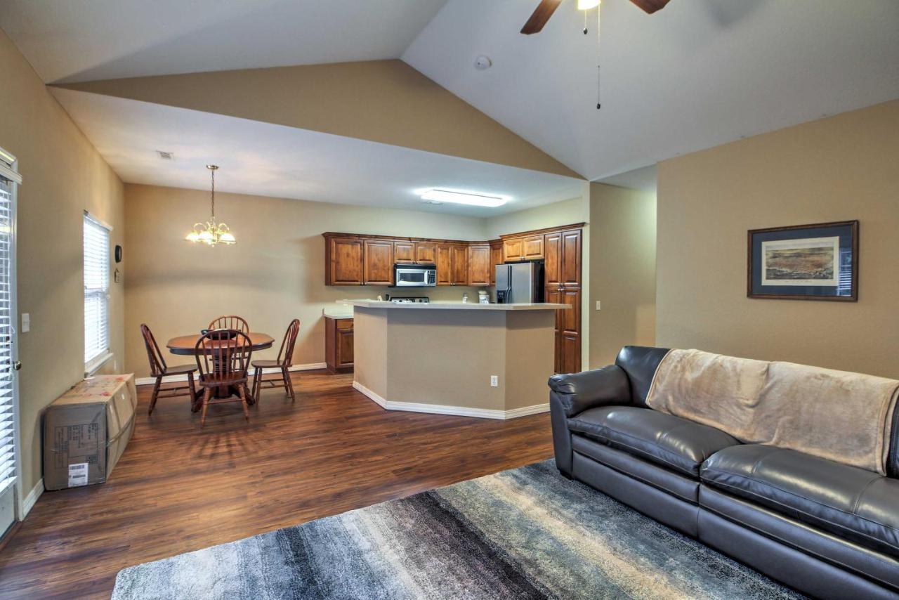 With Deck Walk To The Strip And Creek! Branson