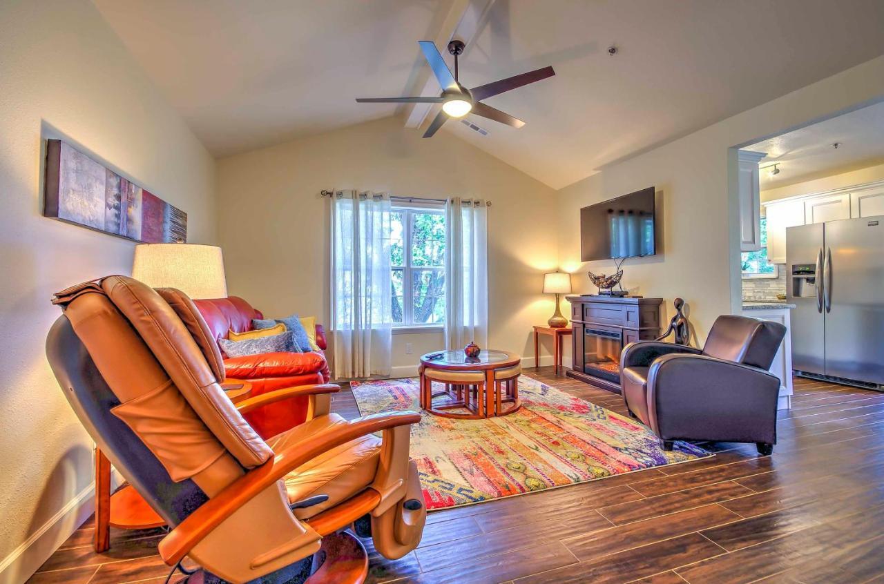 Gorgeous With Pool Near Strip! Apartment