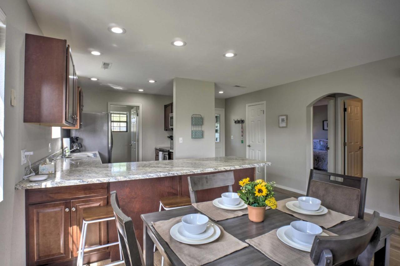 Less Than 1 Mi To Strip On Golf Course! Apartment