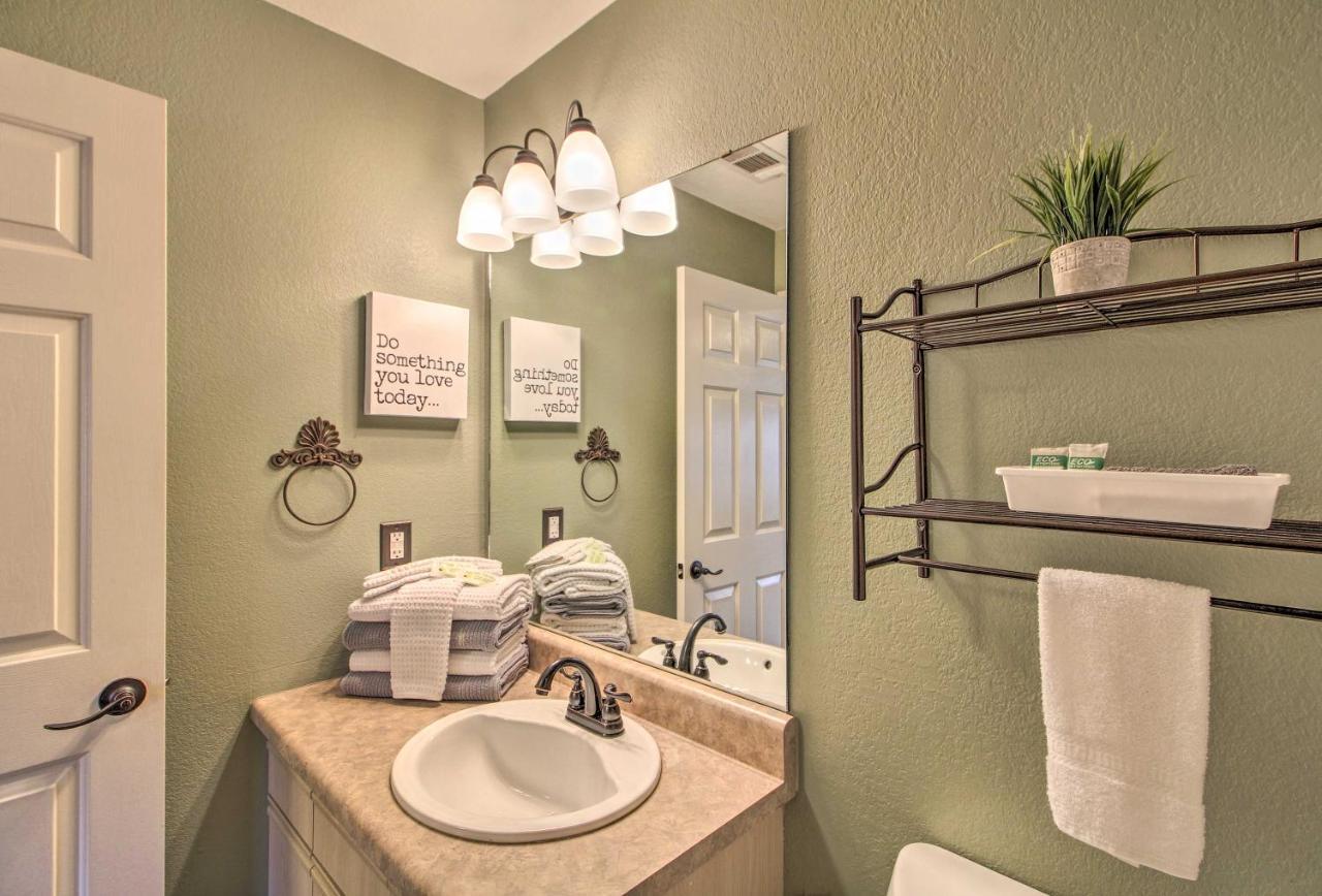 With Balcony, Near Silver Dollar City! Apartment *
