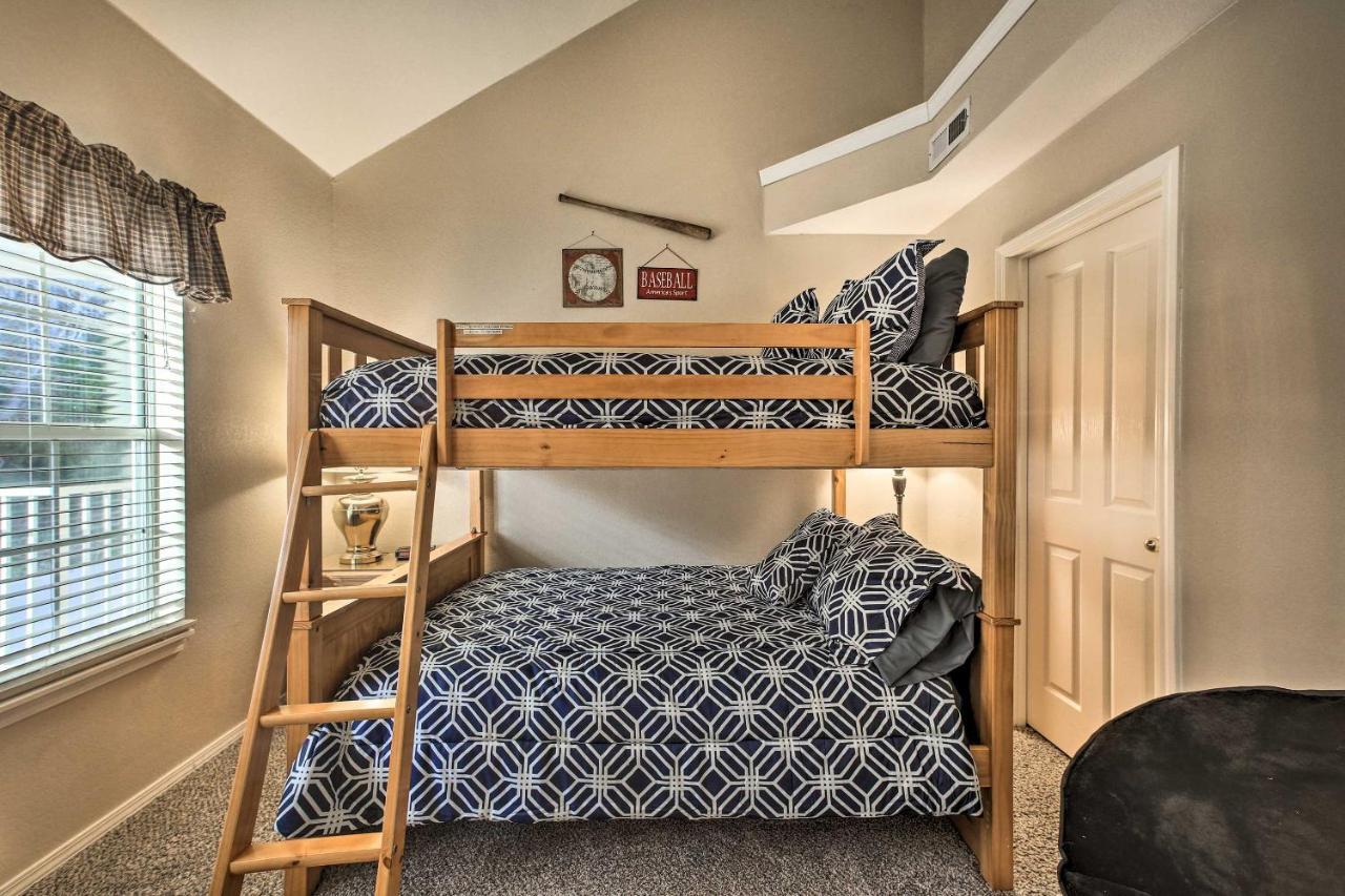 Lakefront Getaway Near Marina And Fishing! *