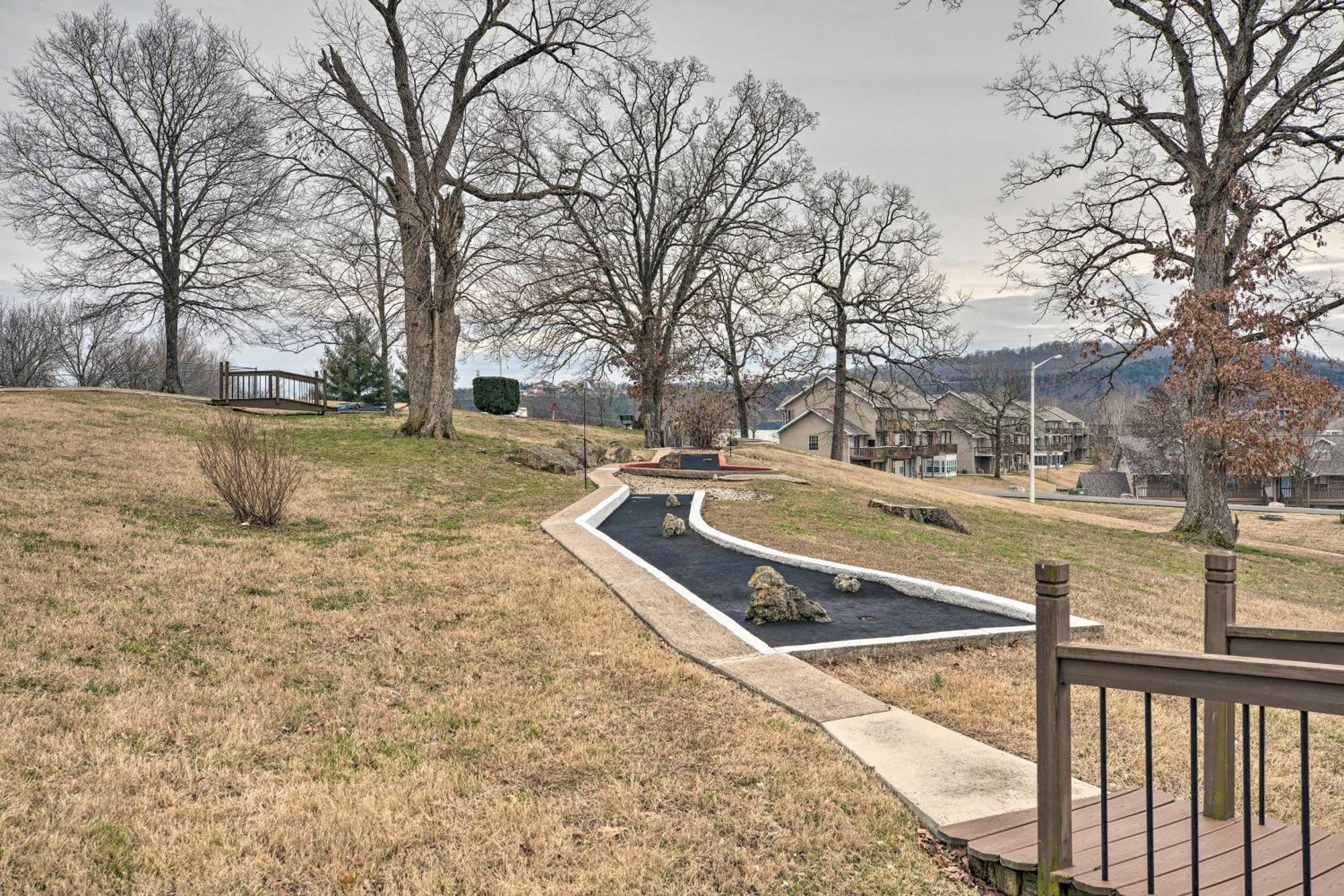 Family With Indoor Pool And Patio * Branson