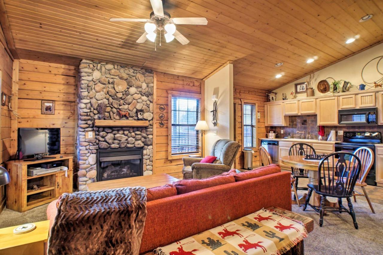 Cabin-style Studio Right Off The Strip! *
