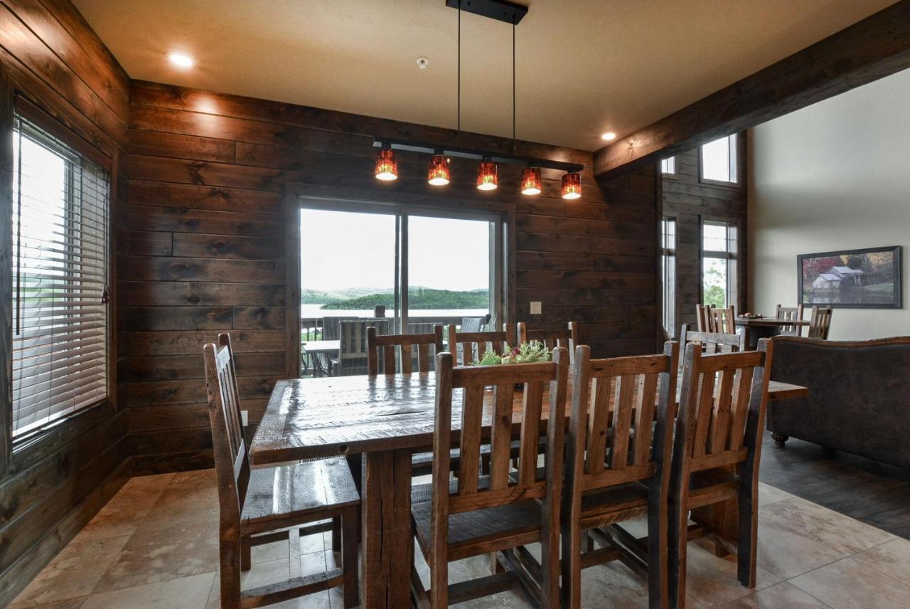 Holiday home Luxury Lakefront 2mi To Silver Dollar Pool Theatre Kayaks Branson