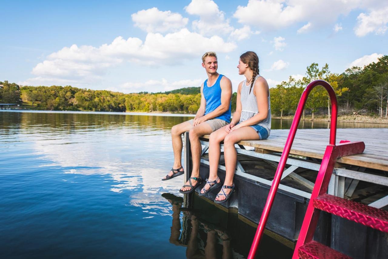 Holiday home Luxury Lakefront 2mi To Silver Dollar Pool Theatre Kayaks *