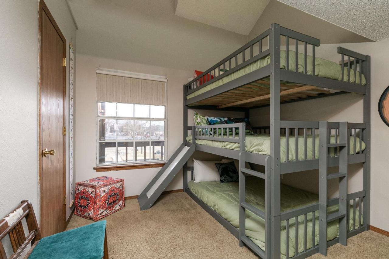 Meadow Getaway 2 Bedroom Near The 76 Strip - Free Tickets Included