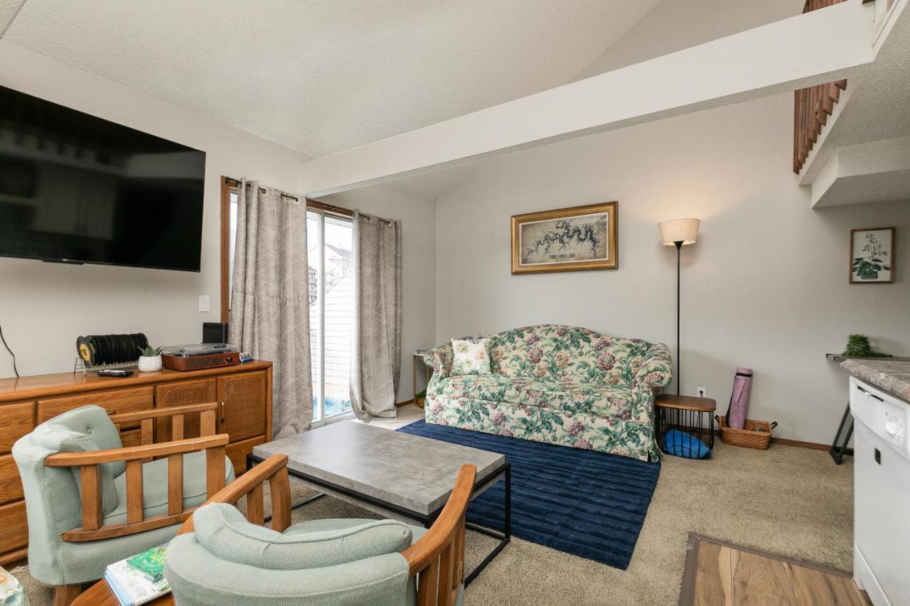 Meadow Getaway 2 Bedroom Near The 76 Strip - Free Tickets Included Holiday home Branson