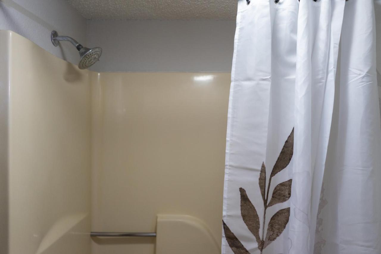 Meadow Getaway 2 Bedroom Near The 76 Strip - Free Tickets Included Holiday home