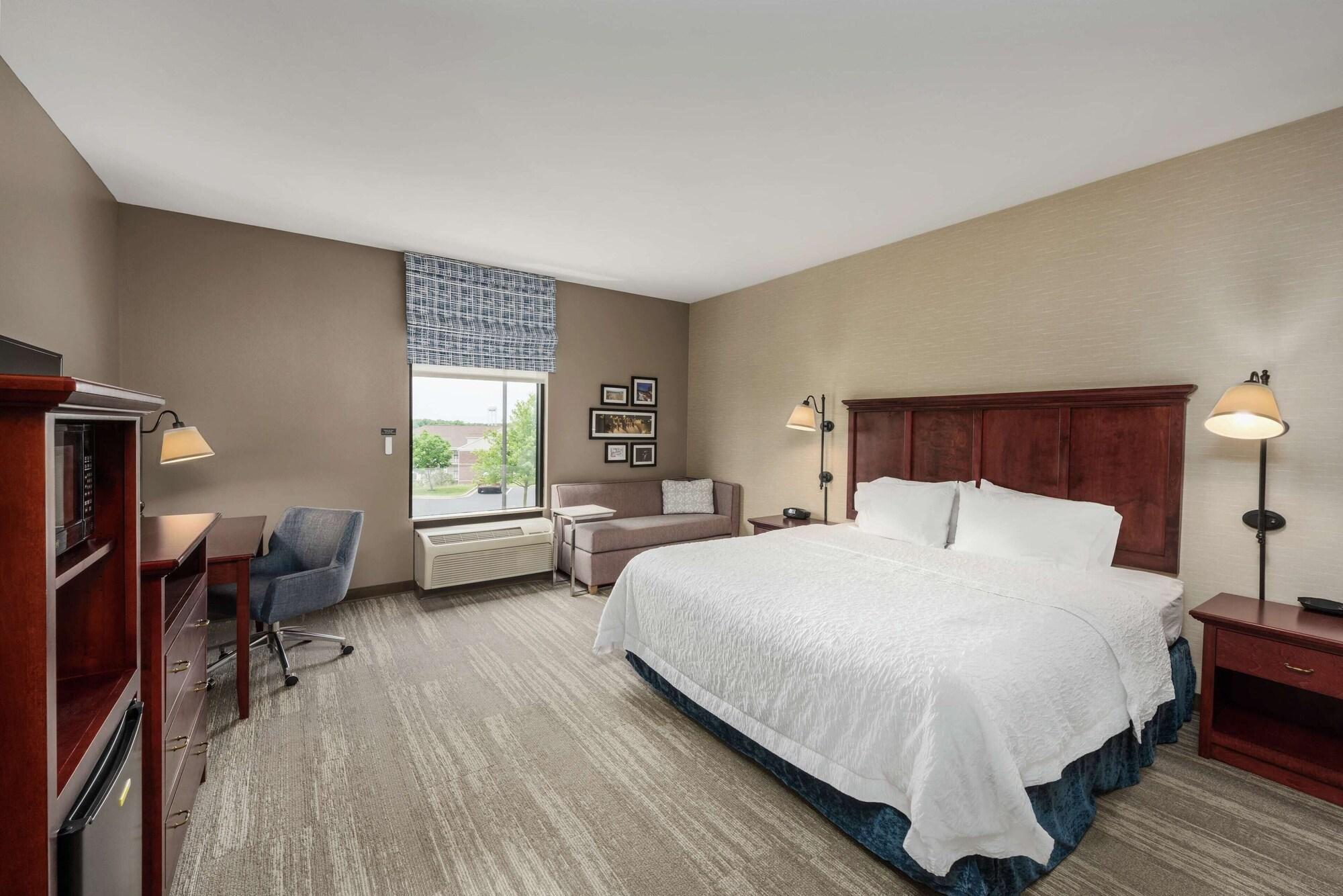 Hampton - Hills Hotel 3*