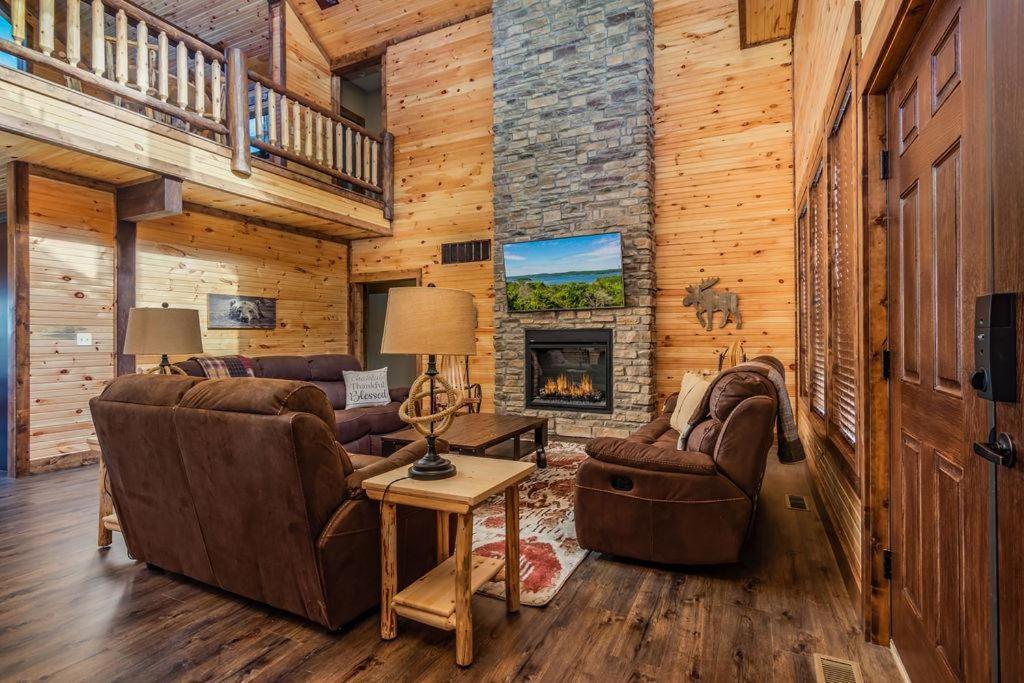 Lodge Staycation With Indoor Pool And Basketball Court Branson