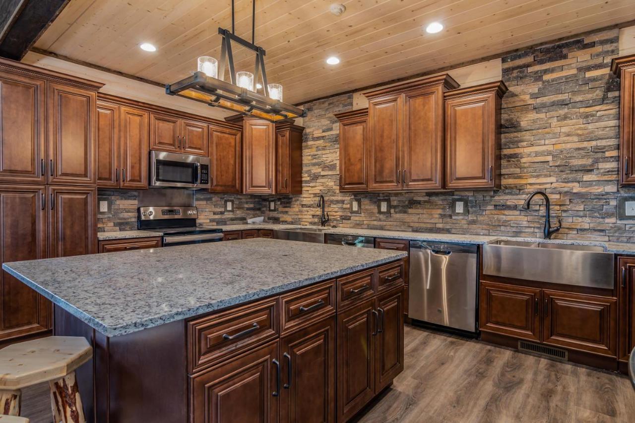 Staycation With Indoor Pool And Basketball Court Lodge