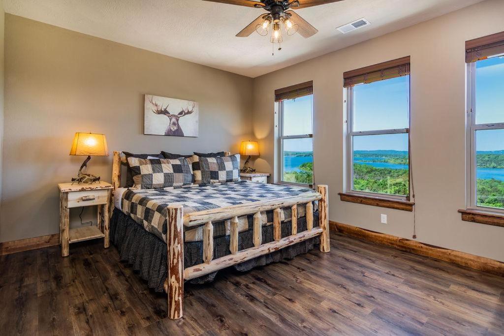 Lodge Staycation With Indoor Pool And Basketball Court Branson