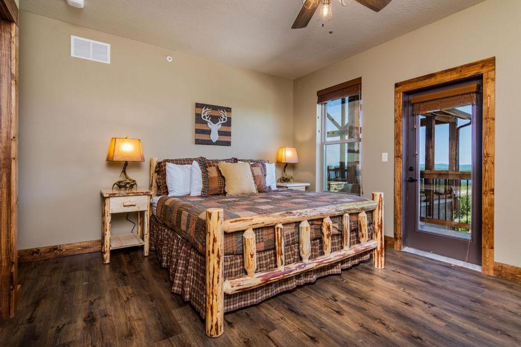 Staycation With Indoor Pool And Basketball Court * Branson