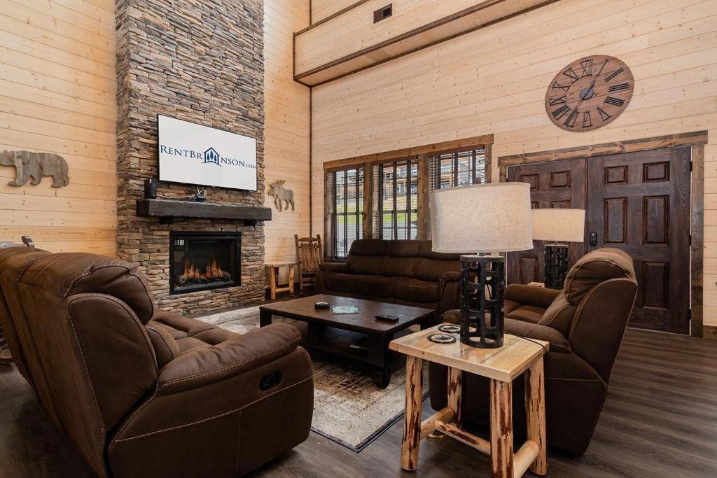 Lodge Staycation With Indoor Pool And Basketball Court Branson