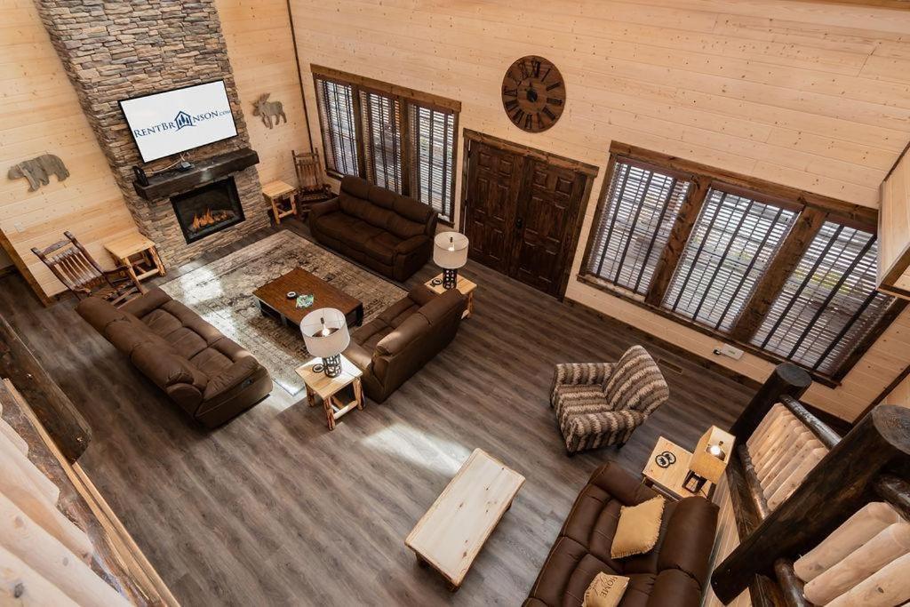 Staycation With Indoor Pool And Basketball Court