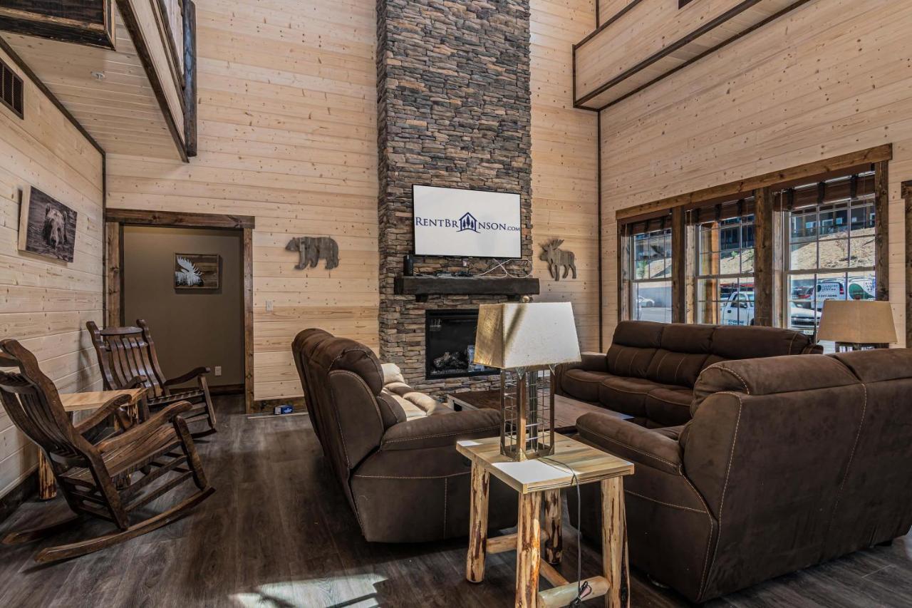 Lodge Staycation With Indoor Pool And Basketball Court Branson