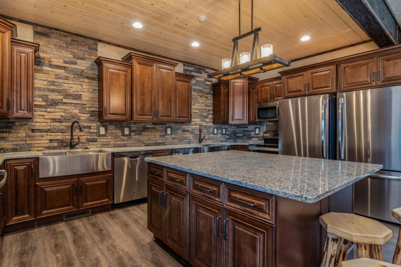 Staycation With Indoor Pool And Basketball Court Lodge Branson