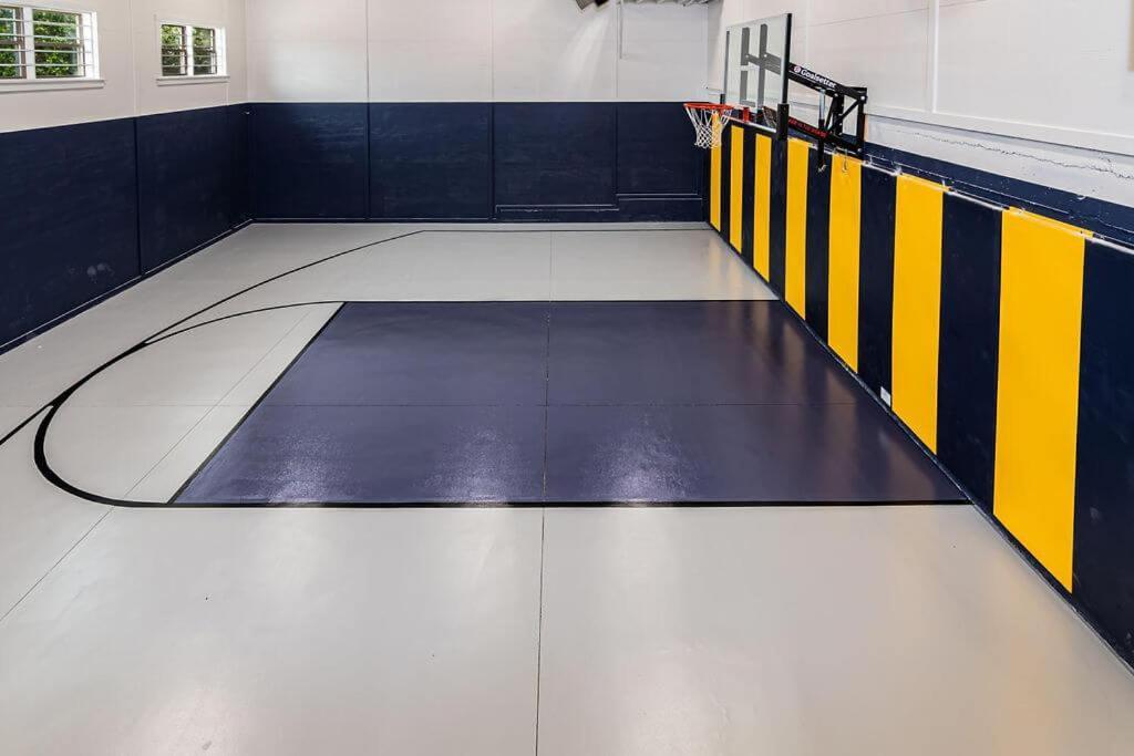 Staycation With Indoor Pool And Basketball Court Branson