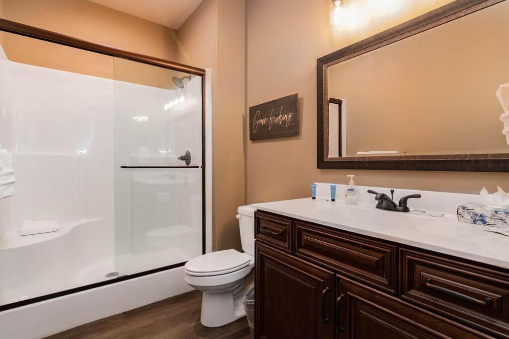 Staycation With Indoor Pool And Basketball Court Branson