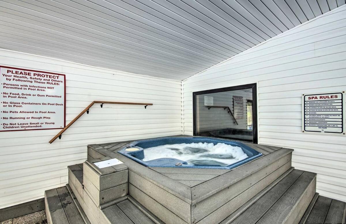 Free Daily Attractions Including Silver Dollar City! Spacious, Centrally Located, 2 Pools Holiday home