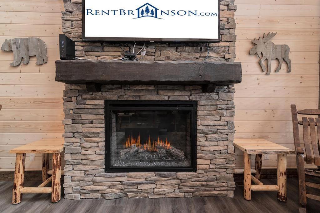 Staycation With Indoor Pool And Basketball Court Branson