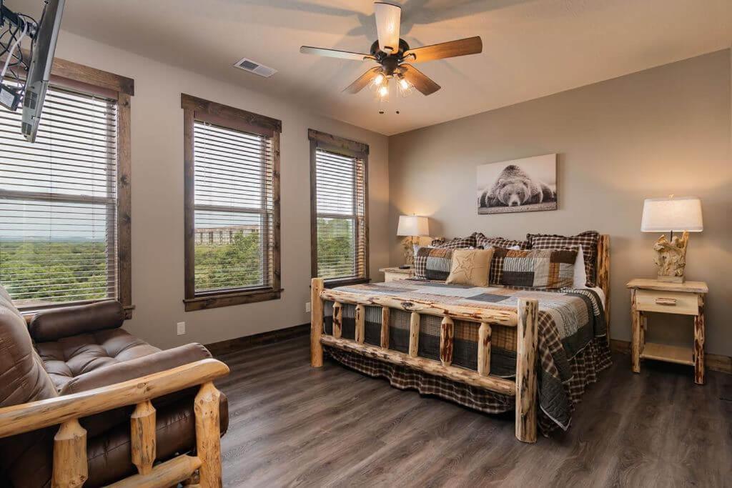 Staycation With Indoor Pool And Basketball Court * Branson