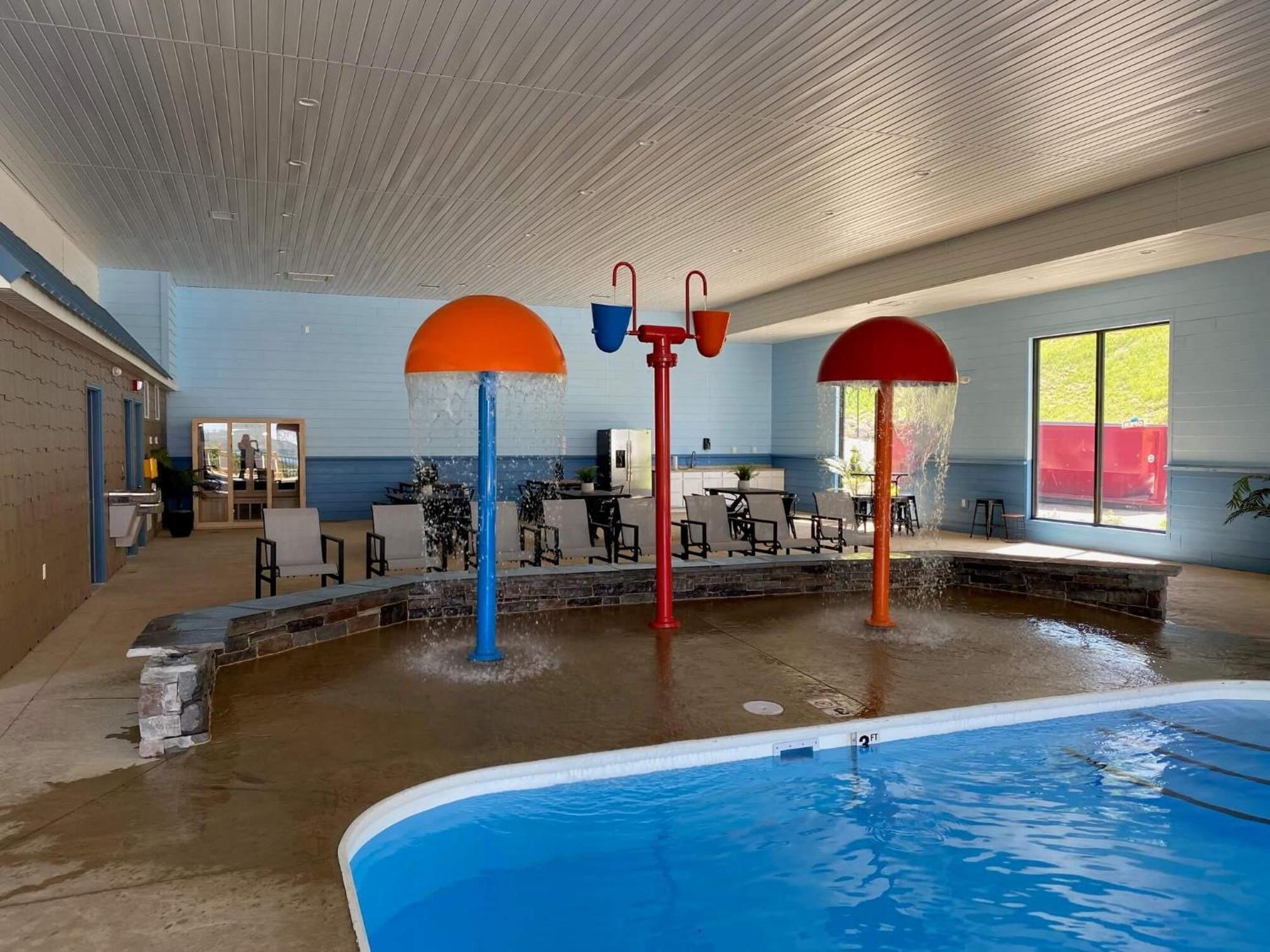 Staycation With Indoor Pool And Basketball Court Lodge