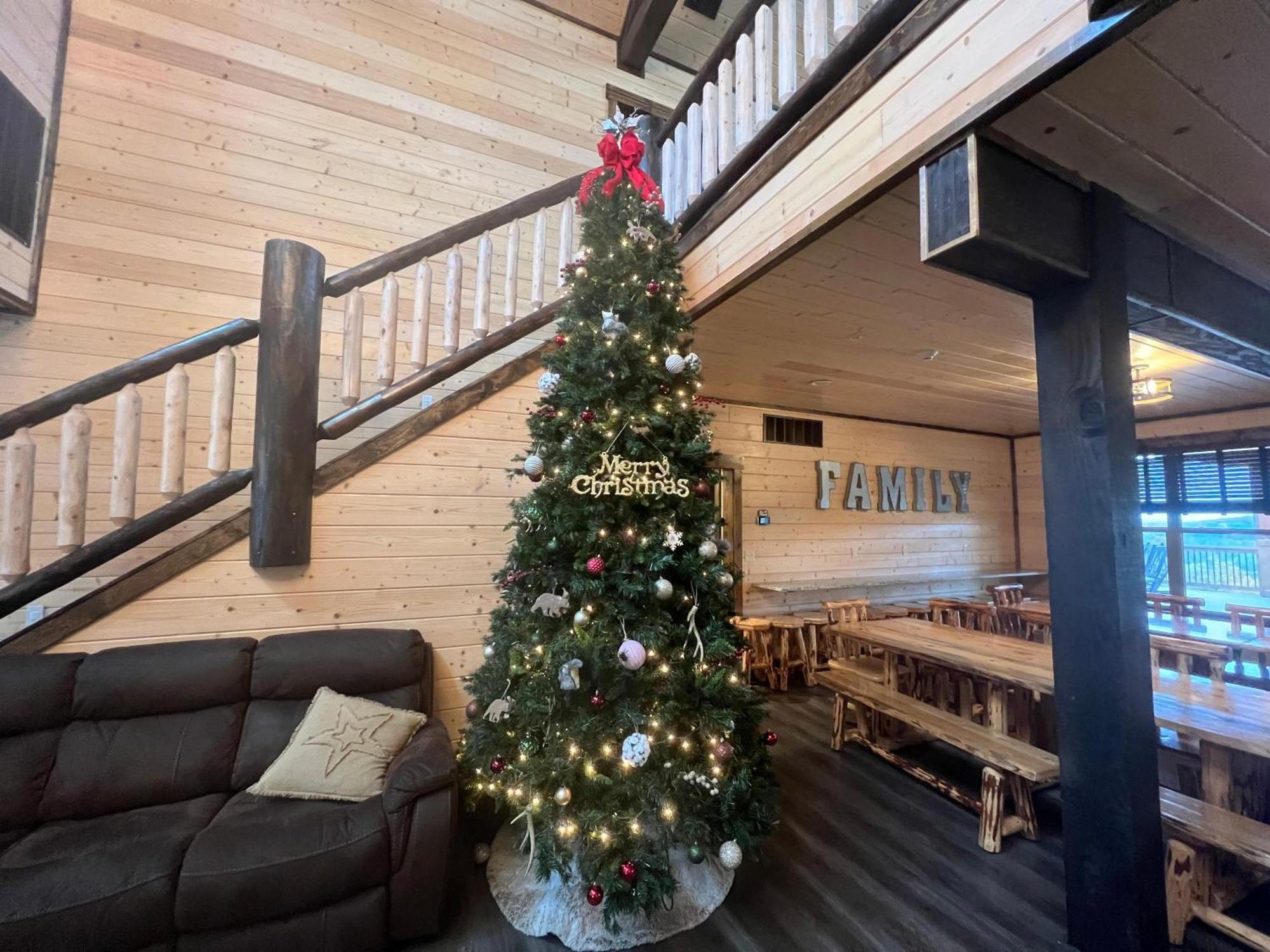 Lodge Staycation With Indoor Pool And Basketball Court Branson