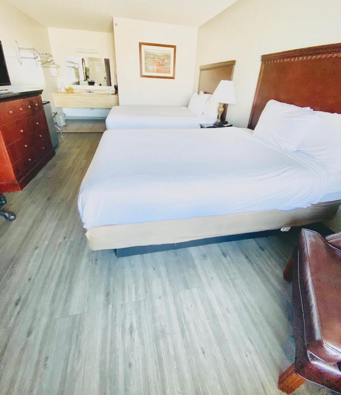 Willow Tree 2* Branson