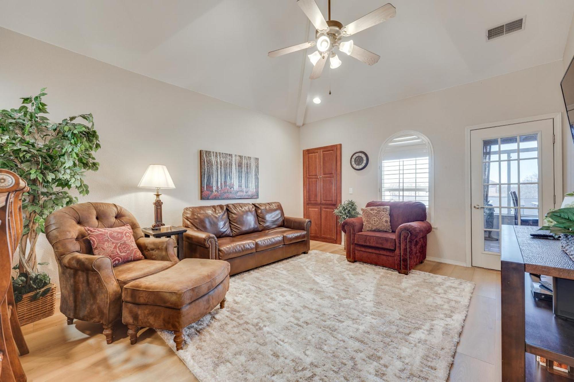 Walk To Strip Inviting Condo! Branson