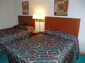 Super 8 By Wyndham - Shepherd Of The Hills Exwy 2*