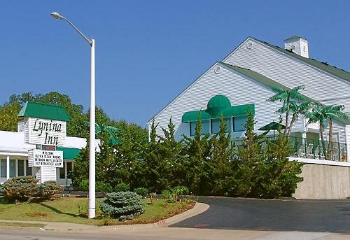 Super 8 By Wyndham - Shepherd Of The Hills Exwy Motel