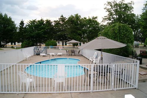 Willow Tree 2* Branson