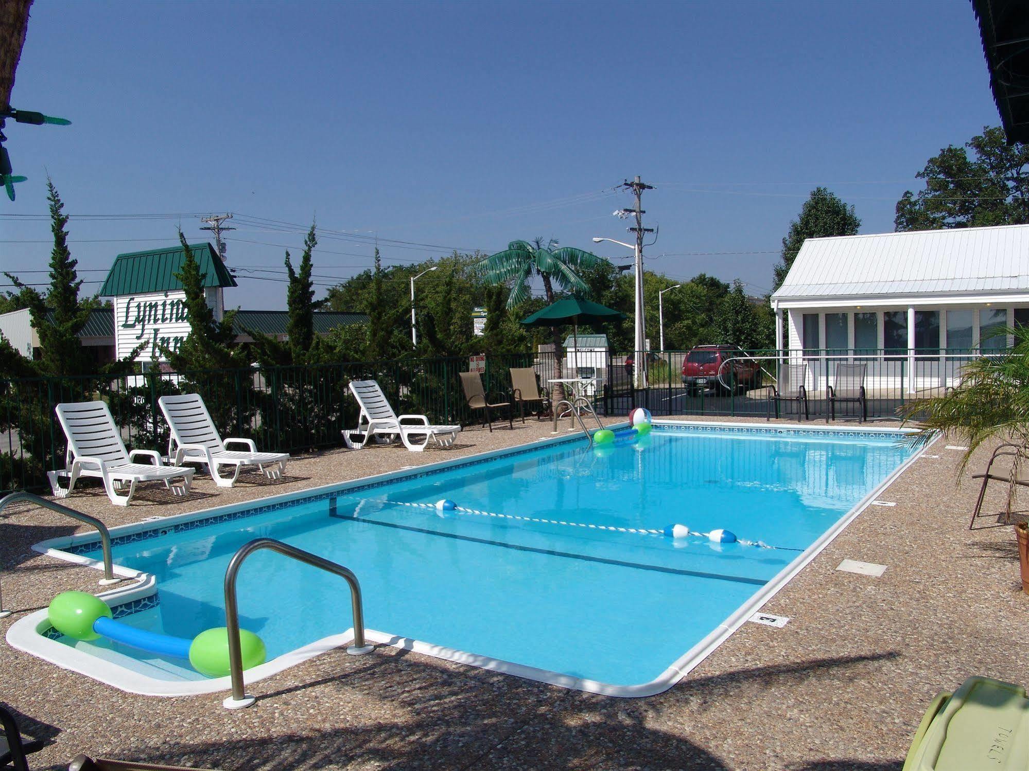 Super 8 By Wyndham - Shepherd Of The Hills Exwy Motel 2*