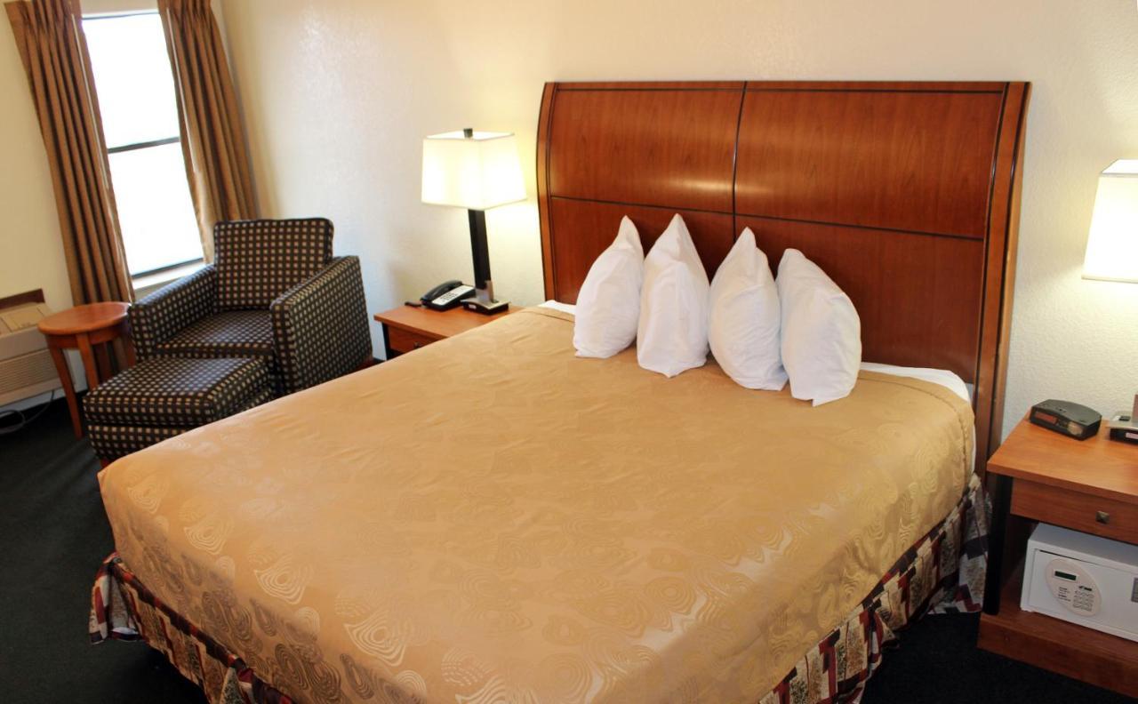 Angel - By The Strip Hotel Branson