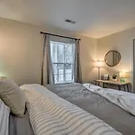 Centrally Located Branson Condo With Pool And Marina!