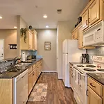 Spacious Condo About 4 Mi From Downtown Branson!