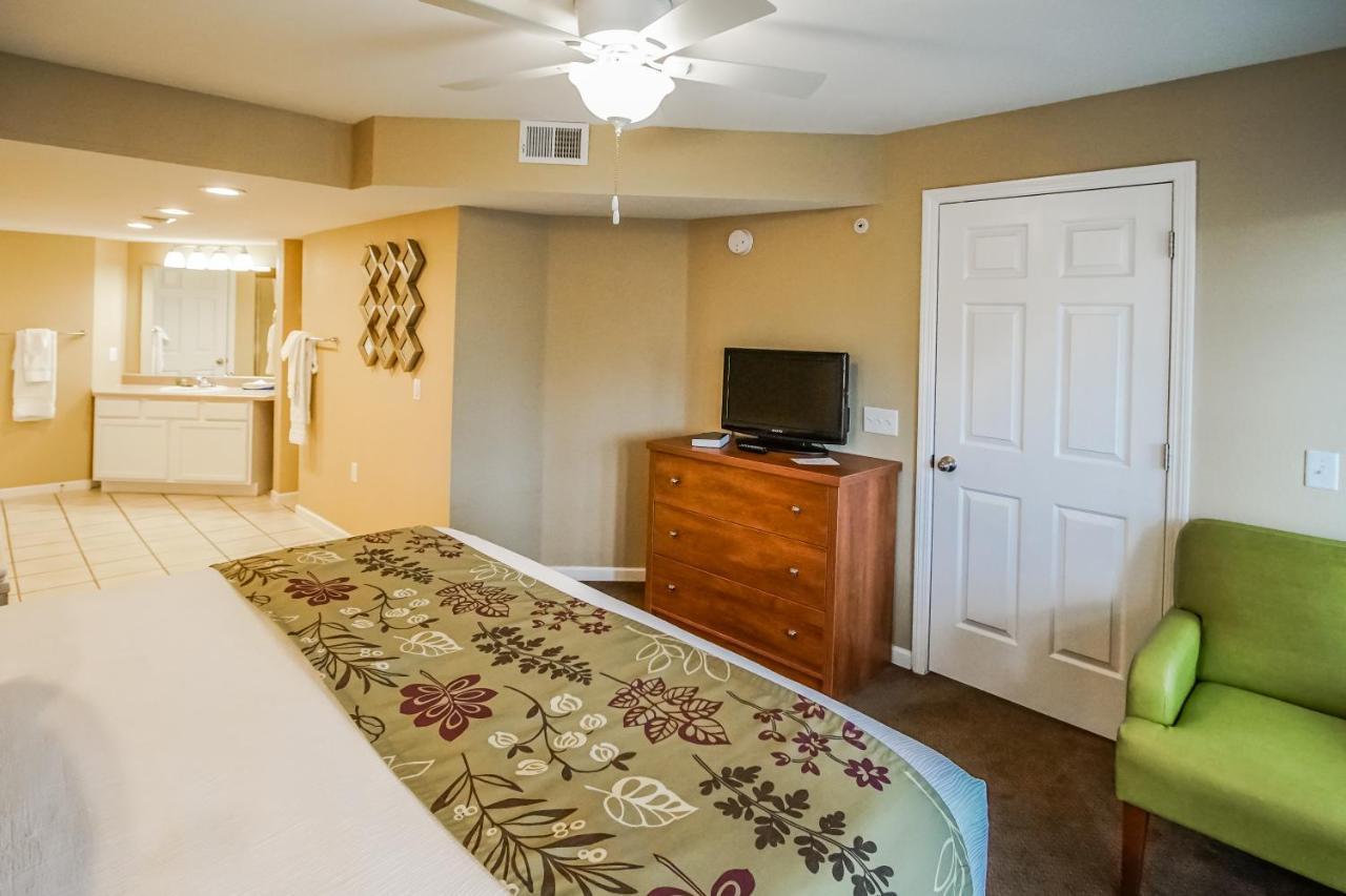 Resort Surrey's Carriage Place 3*