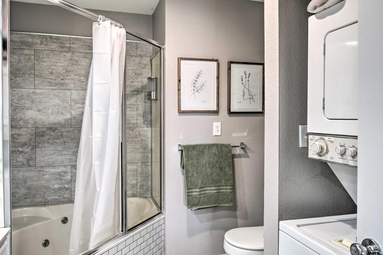 Modern Escape With Lake Taneycomo Views! Apartment *