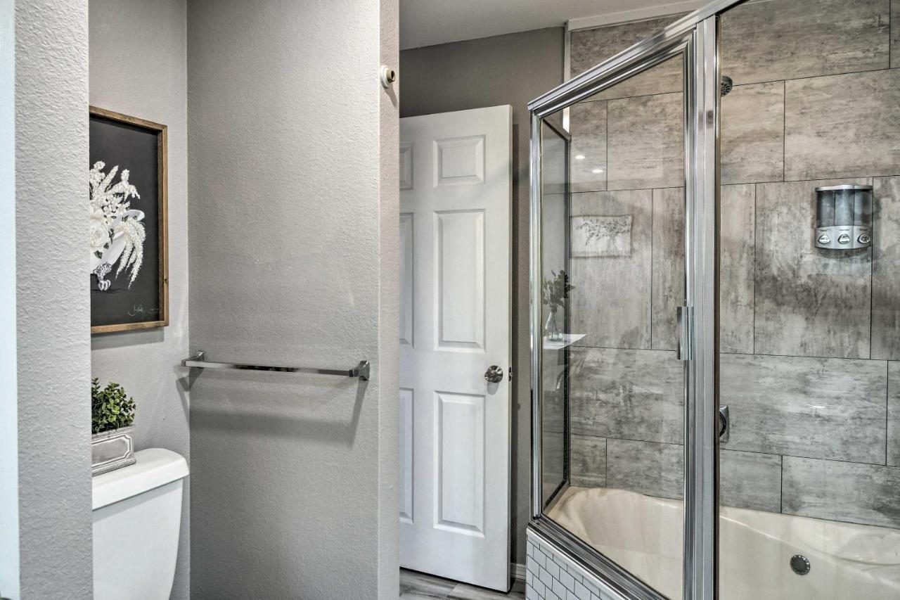 Modern Escape With Lake Taneycomo Views! Apartment *